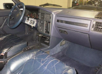 Peugeot 505 V6 Japan interior.png