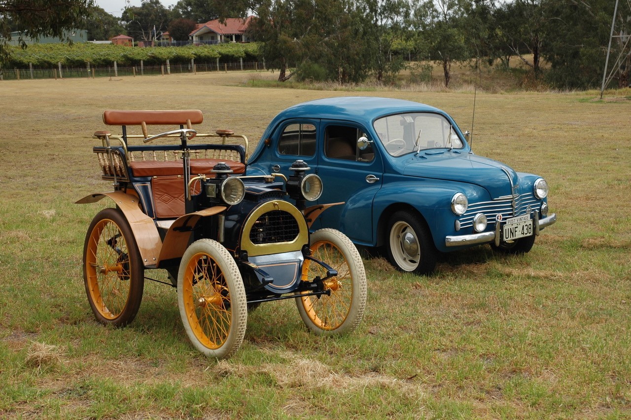 1900 Type A and 1950 4CV in 2017.jpg
