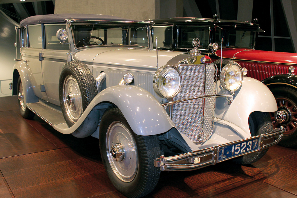 1932_Mercedes-Benz_770_Cabriolet_F.jpg