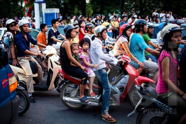 Motor bikes Vietnam (2)r.jpg