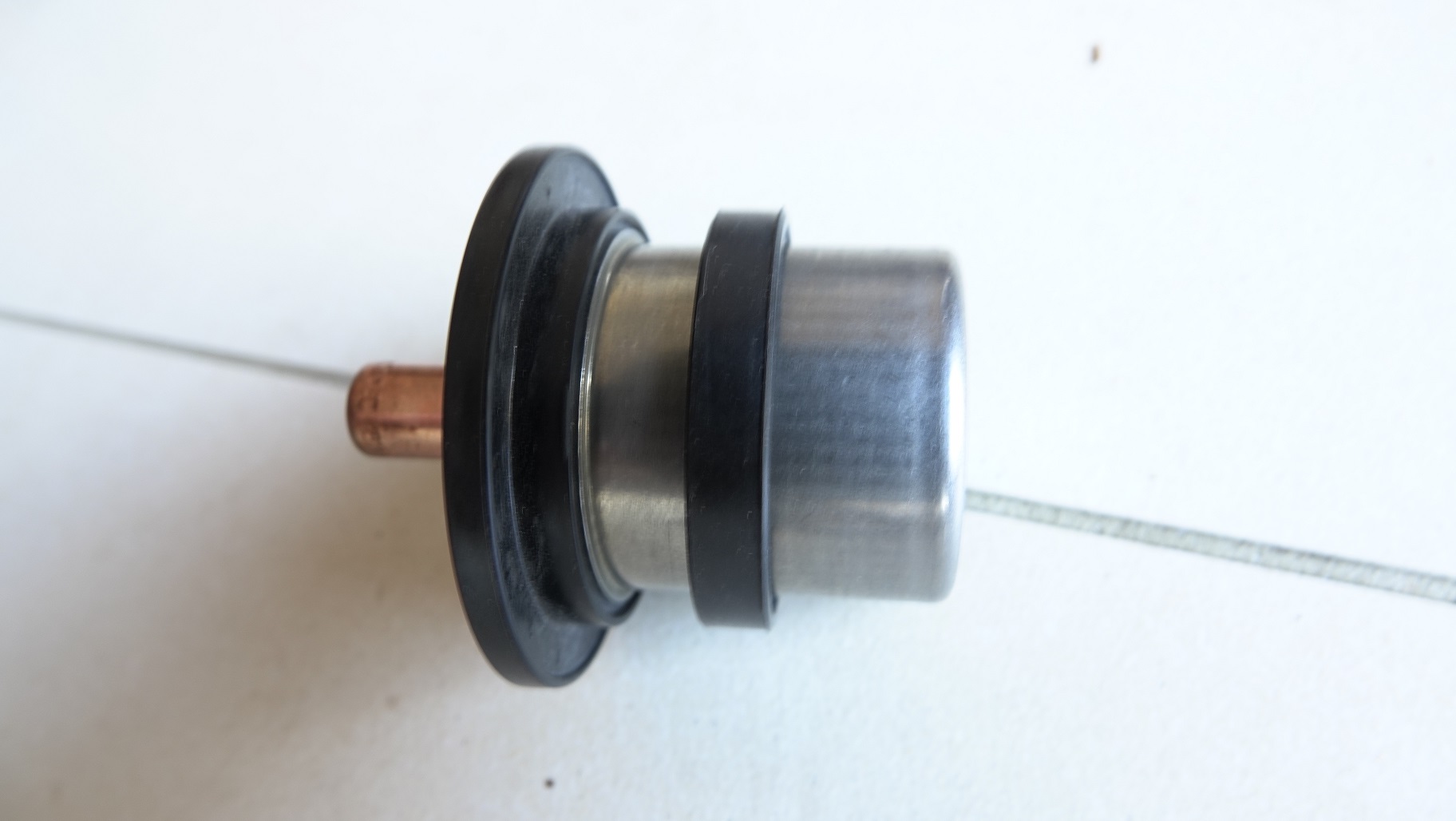 Sealing ring fitted to thermostat.jpg